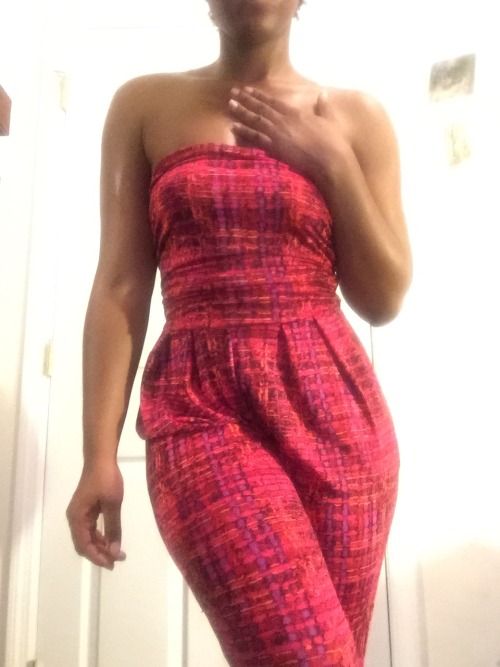 thecherrywinehouse:  I guess I look good in this color