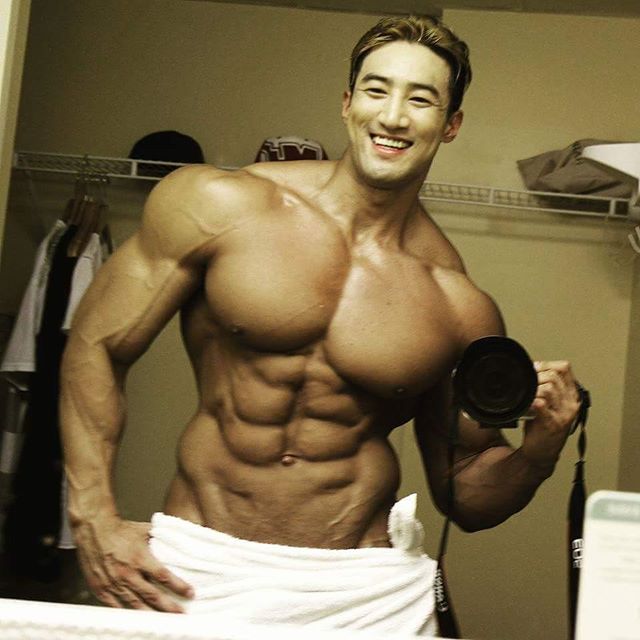menandmuscle:  Chul Soon - monster tits