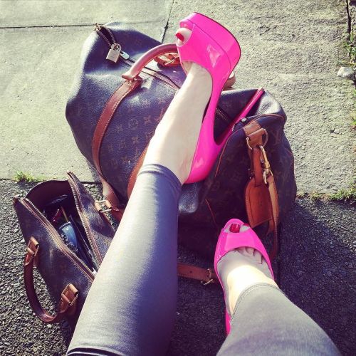 Sex #loubis #LouisVuitton #legs #Luggage #LV pictures