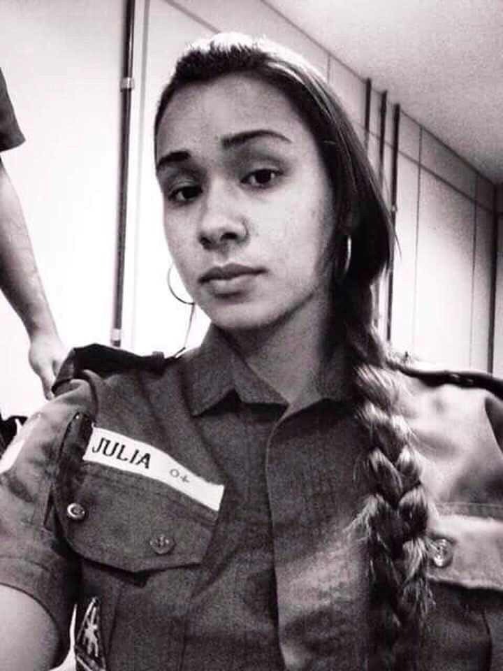 goldenboi808:  sexcretaryofstate:  Ms. Officer  Hot hot hot police lady! 