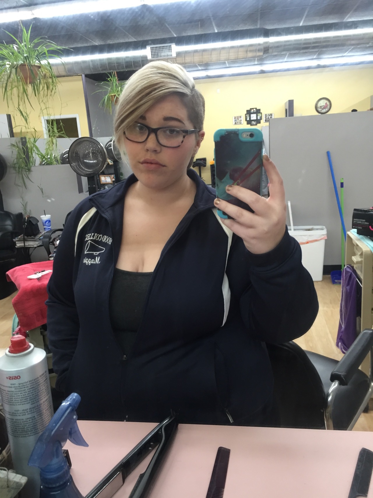 chubbyqueerstyle:  Hot lesbian gets killer cut and color   Very cute &amp; sexy