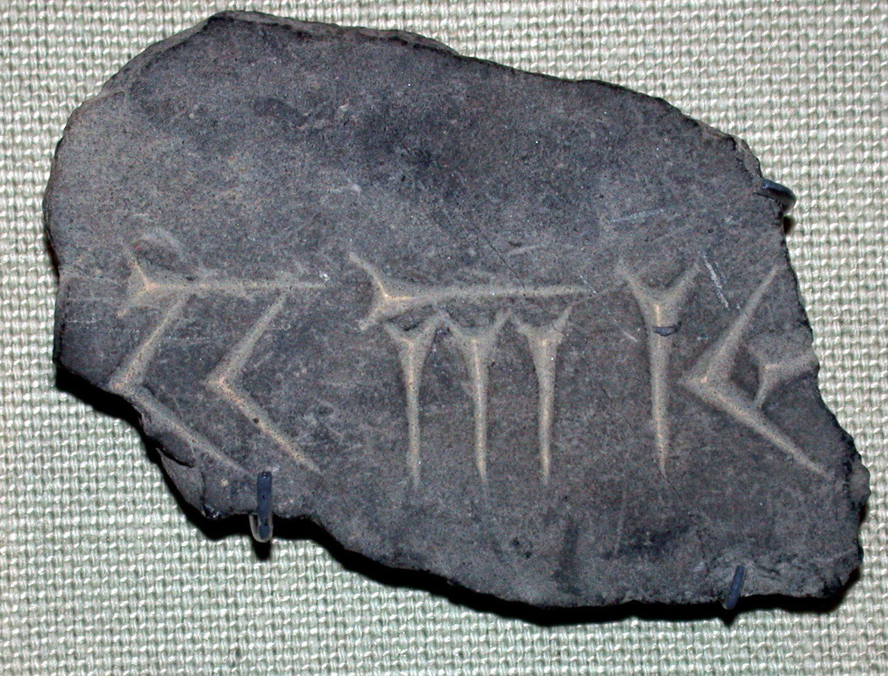 grettir-dun:  peteseeger:  met-ancient-art:   Sculpture fragment, Ancient Near Eastern