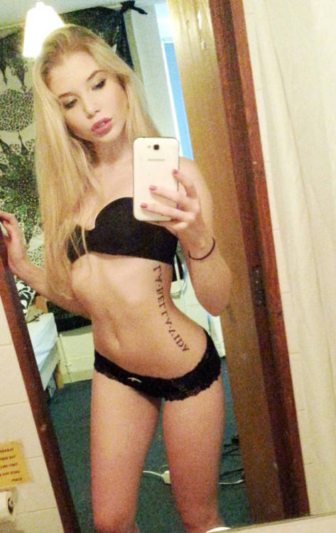tattooedmafia:  http://hellasickly.tumblr.com/ La Bella Vida