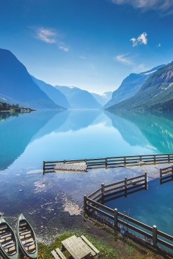 laterooms:  Lake Lovatnet, Norway. The perfect place to dock for a little picnic, don’t you reckon?See hotels in Norway over on our site, here.(Image via extremelywonderfulplaces.tumblr.com) 