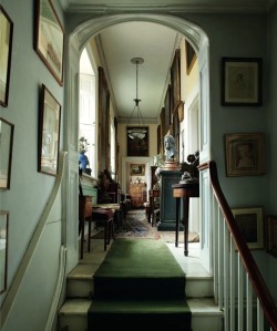 thefoodogatemyhomework:  Upstairs hall, untouched