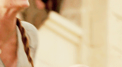 rubyredwisp:She could still hear Sansa screaming. Ser Ilyn drew a two-handed greatsword from the sca
