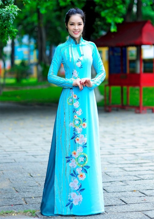 sartorialadventure: Vietnamese ao dai by Thai Tuan