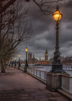 amordazados:Silver Jubilee walkway by GaborNagy