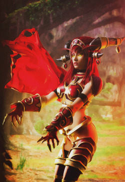 cosplayfanatics:  Alexstrasza, Queen of the