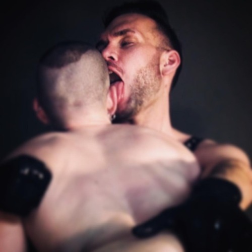 axelabysse: Pure moment of lust, sucking every part of our bodies… Watch “Carnage I” on AxelAbysse.c