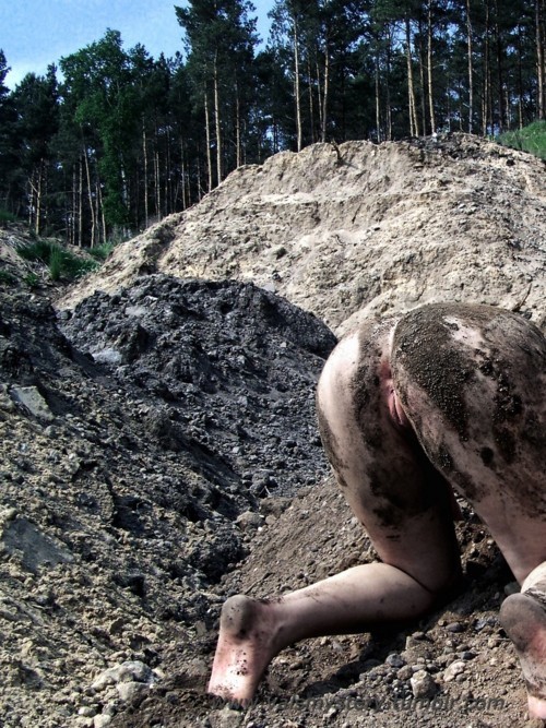 goreanvalley:  Working in the rare earths mine