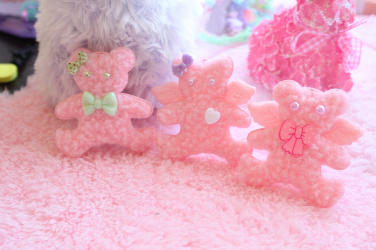 Kawaii pastel teddy bear brooches just added! 3.50$ each get free shipping on any order of 10$ or more with the coupon FREESHIP414