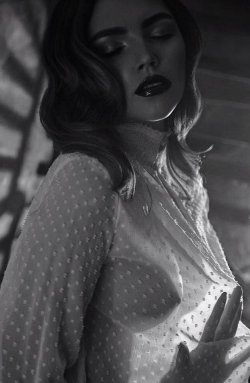 seethru-outfit:  Film noir portrait (x-post