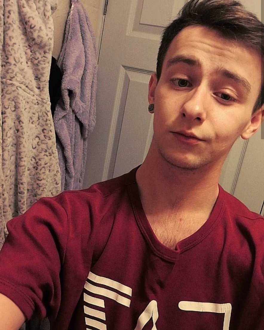 luke-winters:  freebaitss:  Kieran Hairy Straight Chav From UK showing off his impressive