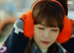 eunjimollayo: “I remember people in school saying that Jung Eunji is a good singer.