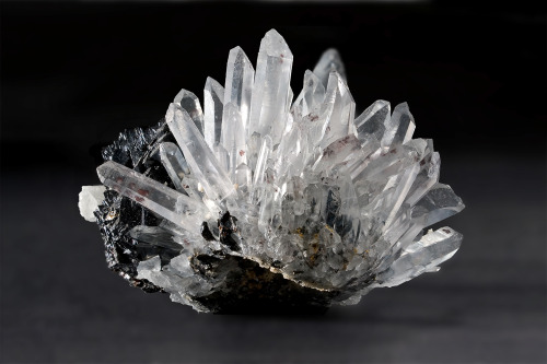 witchthetics: eclecticspells: poppunkwitch: How is quartz formed? If you’re like me, you want 