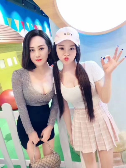 xiaojiejiefuwu:  上海极品母女首次妈妈40岁，168C,女儿167D,18岁，GM商务外围定制，国内二三线热门城市海外一线城市，海外偏远城市可支持空降门槛严格，资源保证极品。可约萝莉、