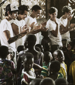 zaynrocksmyworld:   One Direction in Ghana