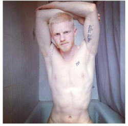 jaspercolorado:  usthemme:  Look for the ‘Bare&rsquo; necessities! Jasper shows Us,Them,Me just how cute and sweet Midwest gingers can be!  Follow Us,Them,Me  Aw it’s funny finding yourself flipping through your feed. Although that’s not my bum,