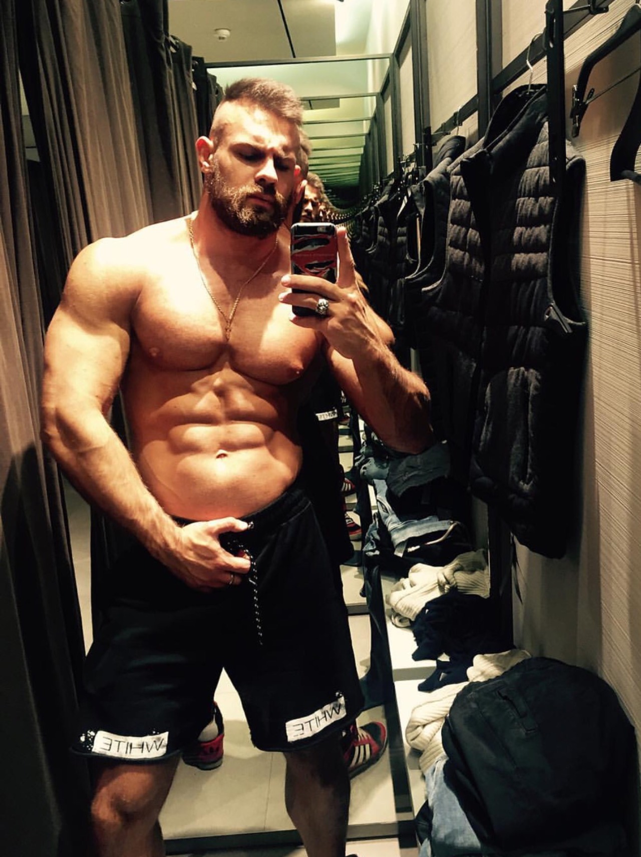 Sexy muscle guys