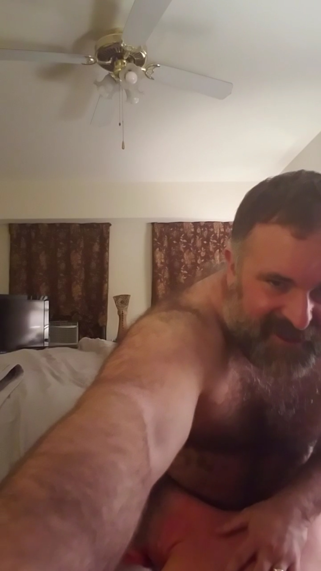 daddybeardoug:  This bear needs to cum and see Daddy