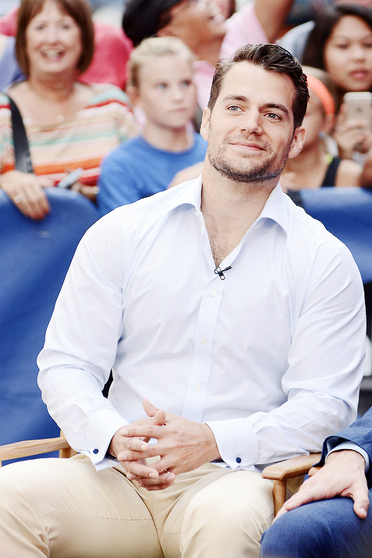 amancanfly:  Henry Cavill visited ‘Good Morning America’ in Times Square, New