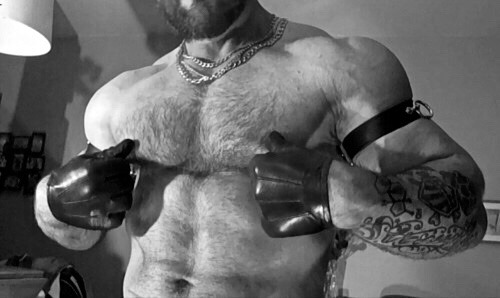 hhartist: plasticlatex: sexe plasticlatex Can I play with them TOO ?