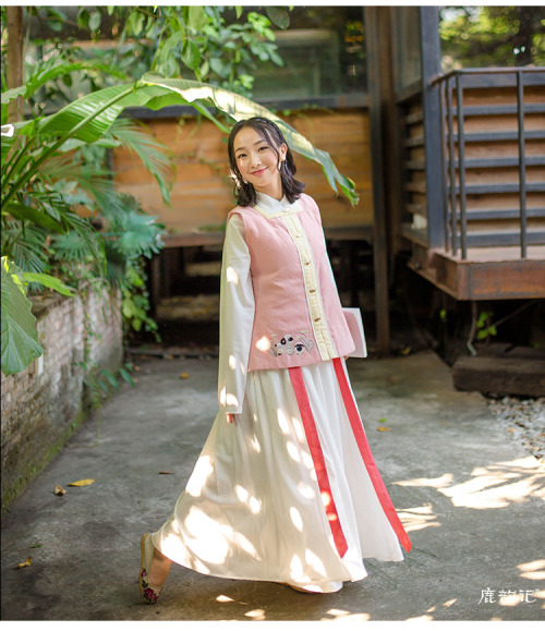 hanfugallery: Modified Chinese hanfu | Most by hanfu stodio 鹿韵记 The last one by 流烟昔泠