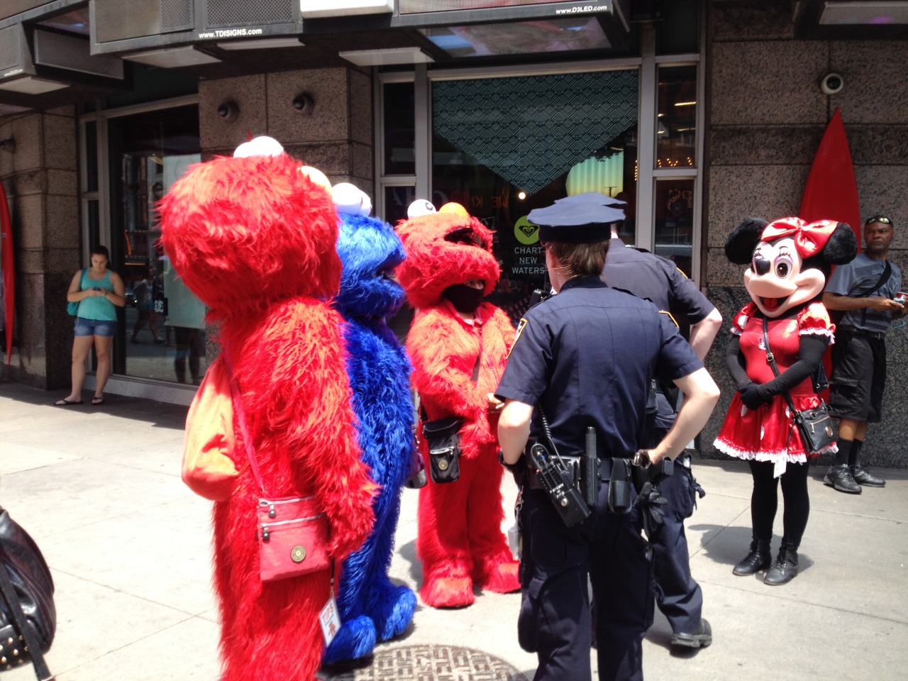 xeniawarriorprincesa:  I was on vacation in NYC and this is my favorite photo from
