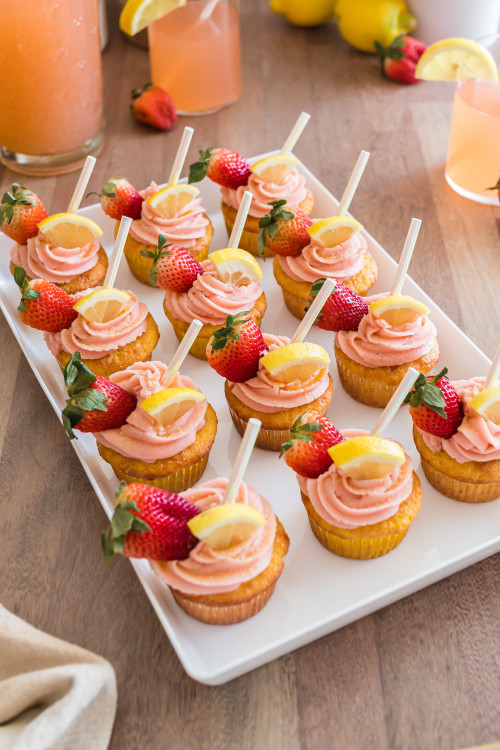 daily-deliciousness:Strawberry lemonade cupcakes
