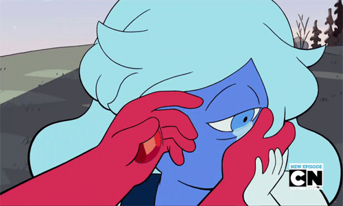 badporl:  glassraptor:  when sapphire puts her tiny hand on top of ruby’s big one