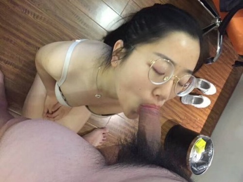 aiailoliluoli: younvzuoai: 白天女神晚上骚逼 看起来有气质