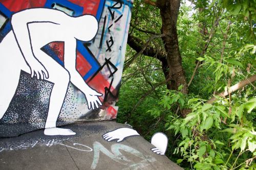 fer1972:  Escape from Wuhlheide: Street Art by Daan Botlek  Nice!