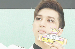 irhoonn:  VIXX taking selcas backstage 