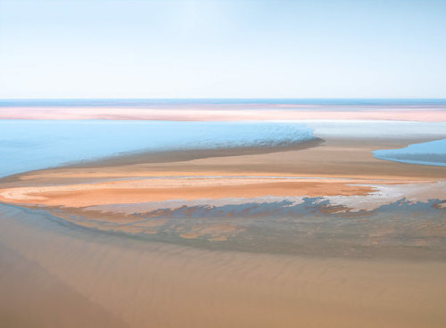 Porn escapekit:Lake Eyre / Kati ThandaGermany-based photos