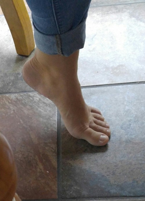 sexycandidfeet: ☺