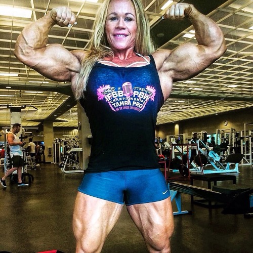 zimbo4444:  ..Aleesha Young..big huge juicy sexy  biceps..  ✨