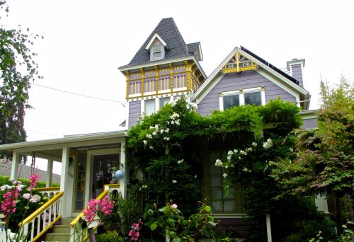 Porn thealy50:  Another nice Victorian home in photos