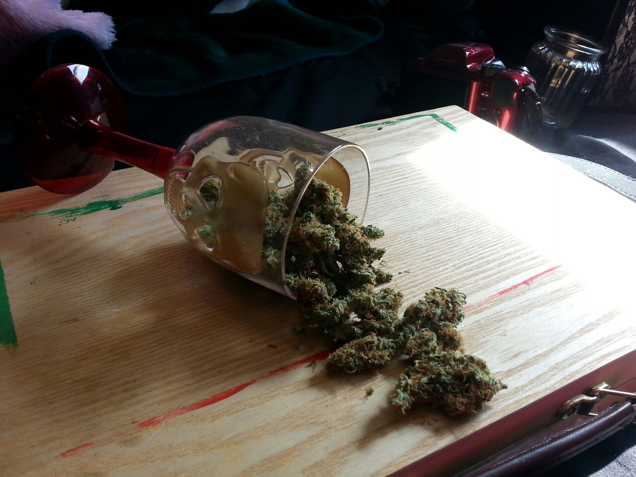 smoketogethighcustheworldissolow:  Cheers!