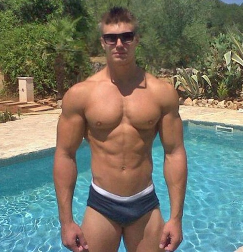 islandhey:  Let’s go for a swim! ;)