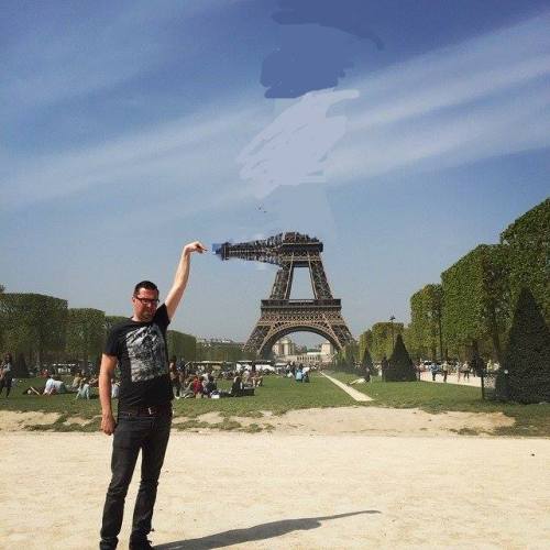 officialfrenchtoast:  “Can someone photoshop the Eiffel Tower under my finger?” x