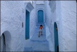 adreciclarte:  Chechaouen. 1995 by Bruno Barbey