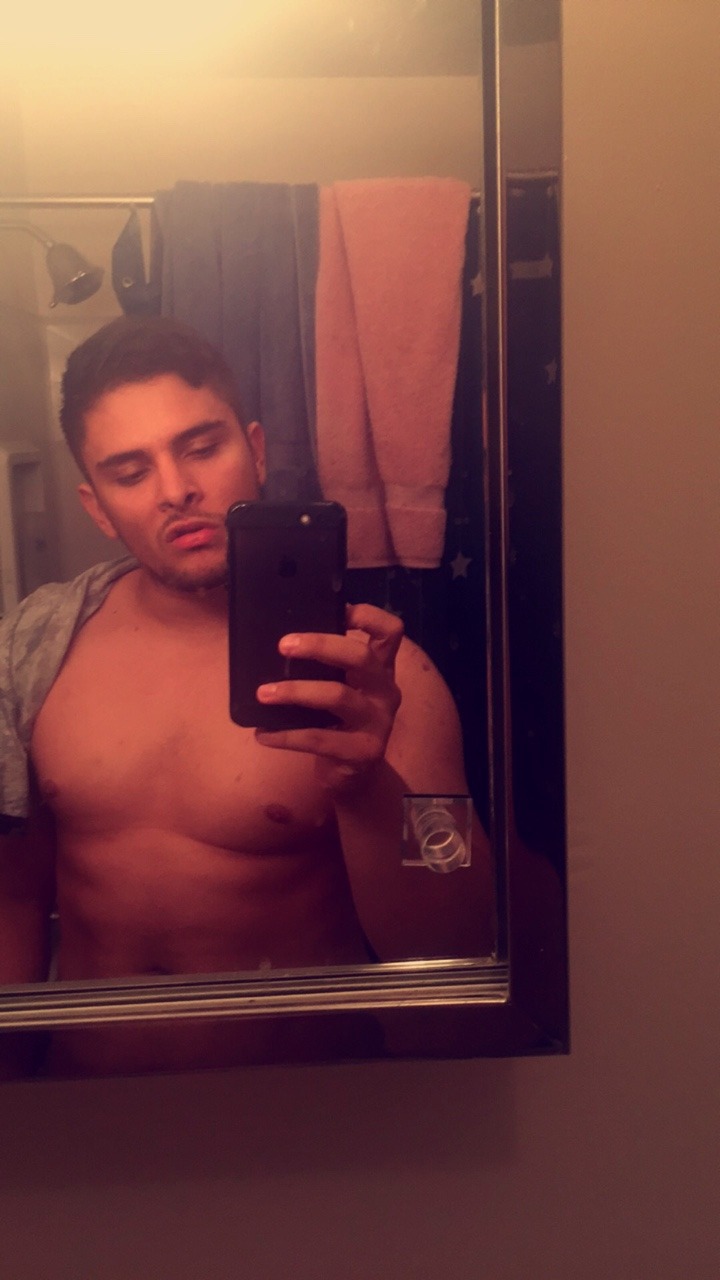 c-bassmeow:I ate a lot of food and got a haircut 😈