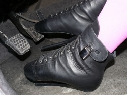 merelygifted:  Driving To Work - Ballet boots!