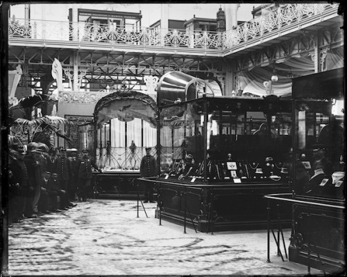 Lalique’s display at the 1900 Paris Exposition Universelle 