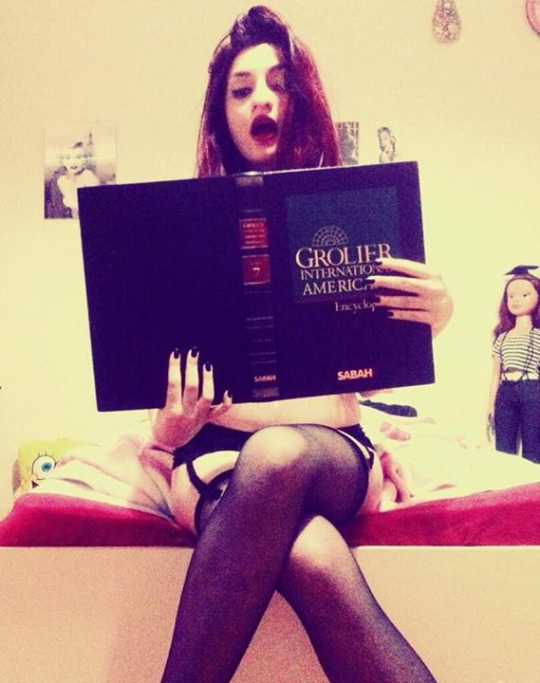 gosteramcana:  Ayşegül’den gece fantazisi :)