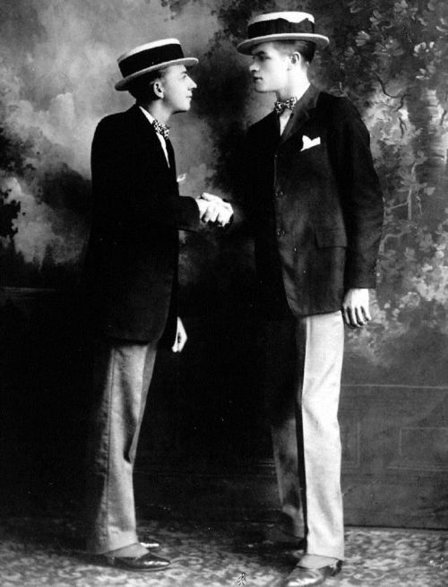 gayorion:George Burns (left)  & Bob Hope - back in their Vaudeville days - c. 1921