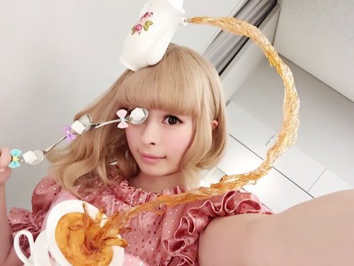 kyarychan:  December 30, 2015 [8:11 PM] Team Tea Party (top)December 30, 2015 [8:12 PM] I was pouring tea the whole time. Thank you (middle)December 30, 2015 [11:41 PM] Glug glug glug ☺️ (bottom)