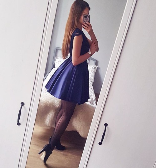 razumichin2:Ariadna selfie in blue dress and black seamed tights