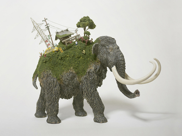 supersonicart:   Maico Akiba’s Small Worlds. Japanese artist Maico Akiba painstakingly